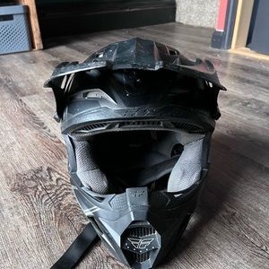 Fly helmet, size YS